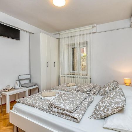 Matea Rooms Funtana Exterior photo
