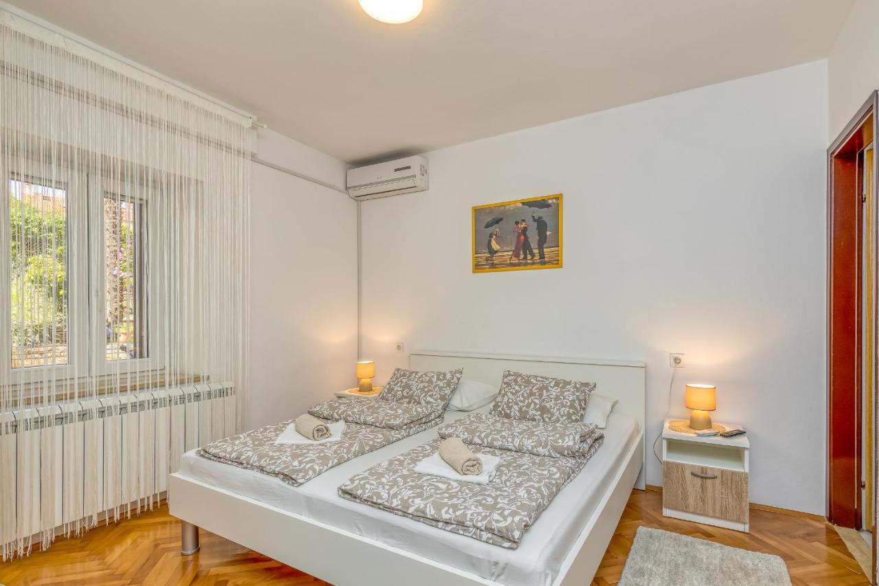 Matea Rooms Funtana Exterior photo