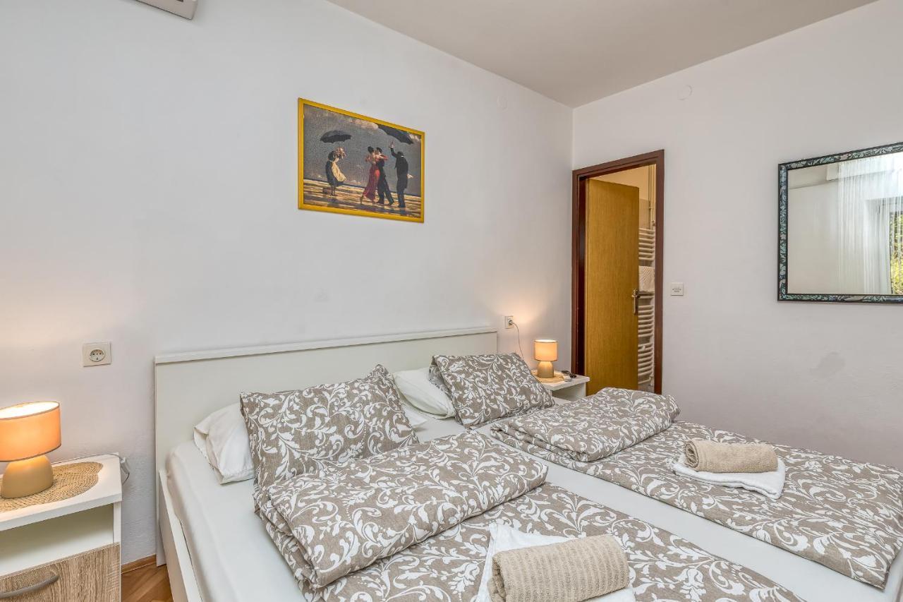 Matea Rooms Funtana Exterior photo